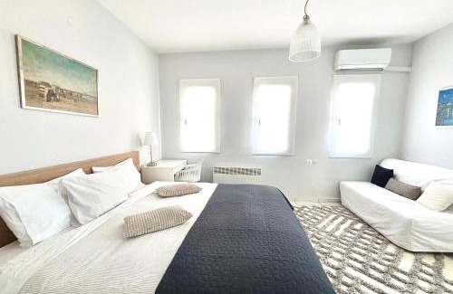 Kamena Vourla Apartment | Downtown apartment