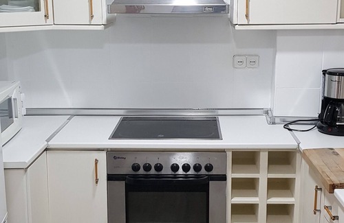 Morvedre Apartment | Downtown apartment in front of Torres de Serrano
