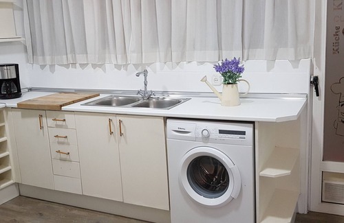 Morvedre Apartment | Downtown apartment in front of Torres de Serrano