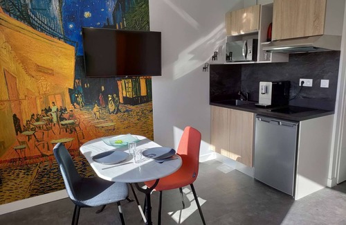 Laval Apartment | Downtown apartment | LAVALOC