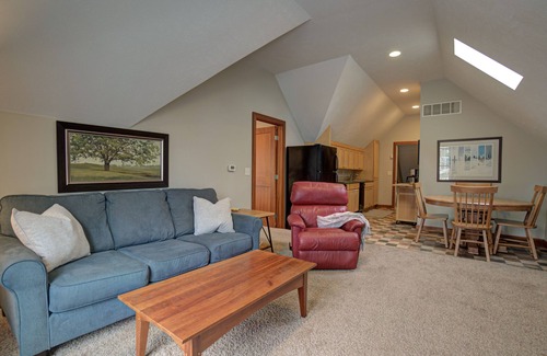 Holland Apartment | Downtown Apartment Perfect for Extended Stays