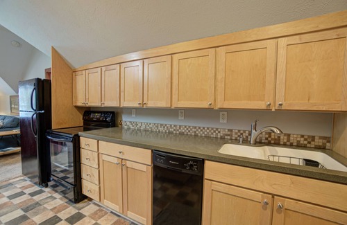 Holland Apartment | Downtown Apartment Perfect for Extended Stays