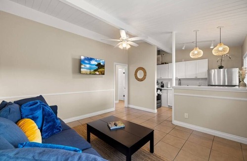 West Beach Apartment | Downtown apt recently remodeled!