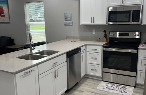 Gulfport Apartment | Downtown Aquarium and Beaches