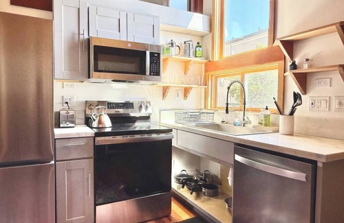 Arcata House | Downtown Arcata Artist's loft