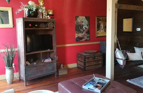 Clifton Apartment | Downtown Art Loft