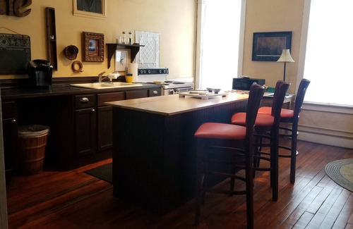 Clifton Apartment | Downtown Art Loft