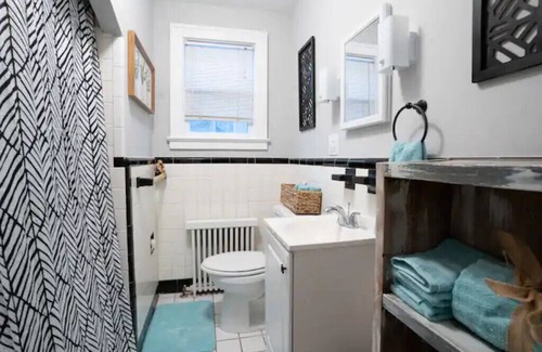 Norwich Apartment | Downtown artistic home in a historic district