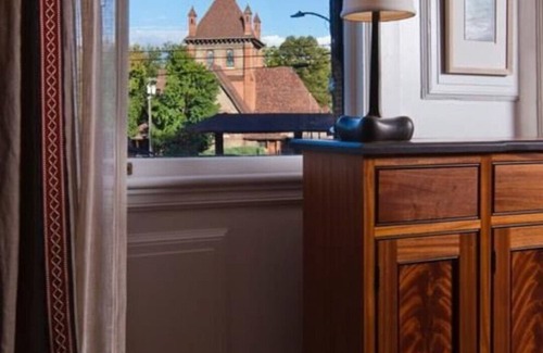 Asheville Cottage | Downtown Asheville's Historic Biltmore Village; Griffin's Lair, shopping, walk.
