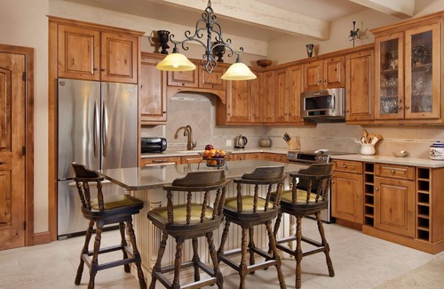 Aspen Condo | Downtown Aspen Winter Escape! Steps to Gondola, Shops, Dining, Cozy Wood FP, W/D