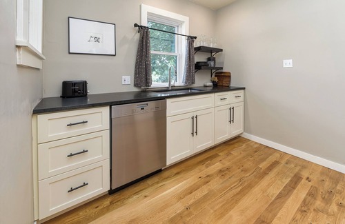 Rose Park House | Downtown at Myrtles - 2 Bedroom, 1 Bath Close to all of Missoula's Favorites