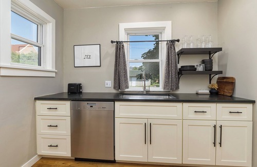 Rose Park House | Downtown at Myrtles - 2 Bedroom, 1 Bath Close to all of Missoula's Favorites