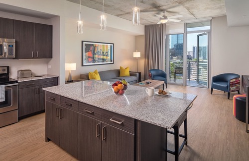Civic District Resort | Downtown Austin Resort 1bdr