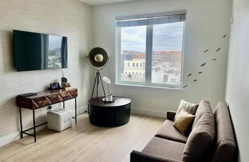 Fells Point Apartment | Downtown Baltimore Skyline 2bd Harbor JHU UMMC