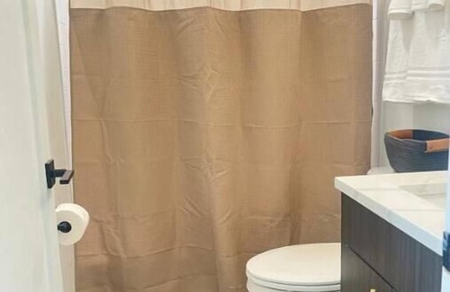 Fells Point Apartment | Downtown Baltimore Skyline 2bd Harbor JHU UMMC
