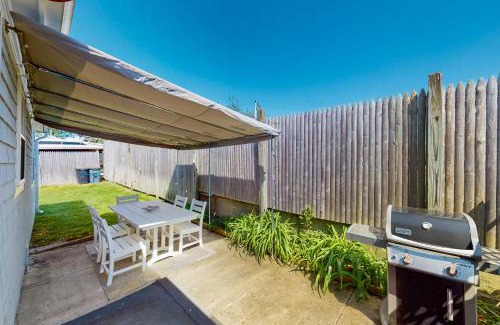 West Yarmouth Apartment | Downtown Beach Cottage