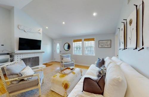 West Yarmouth Apartment | Downtown Beach Cottage