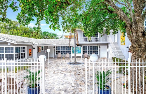 Coral Ridge Apartment | Downtown Beach Studio Unit! Walk To Beach+Shops!