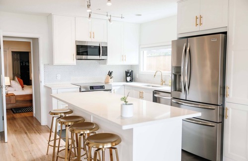 South Central House | Downtown Beachhouse!