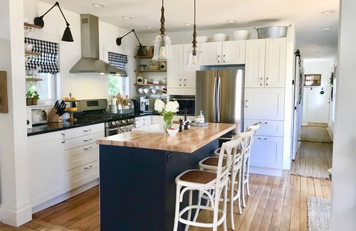 Bellaire House | DOWNTOWN BELLAIRE! Walk to Shorts! Only minutes to golf, lakes and ski slopes.