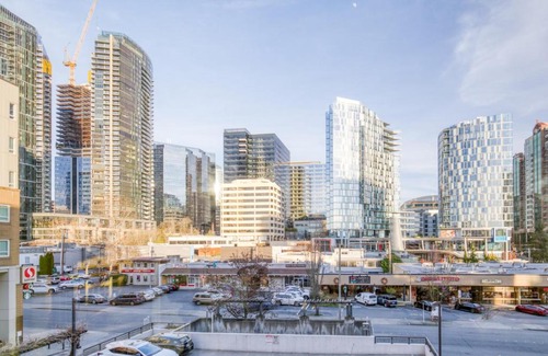West Bellevue Apartment | Downtown Bellevue 2BR w WD Storage nr Shops SEA-221