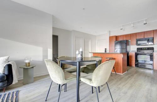 West Bellevue Apartment | Downtown Bellevue 2BR w WD Storage nr Shops SEA-221