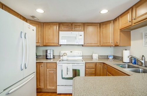 Berlin Condo | Downtown Berlin Condo ~ 10 Mi to Ocean City Beach!