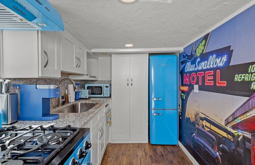Flagstaff House | Downtown Big Sky Bungalow w/AC, Fully Fenced Yard, W/D, 2 Smart TVs, Speedy WiFi