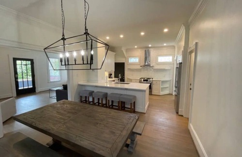Five Points South House | Downtown Birmingham | King Bed | Smart TV