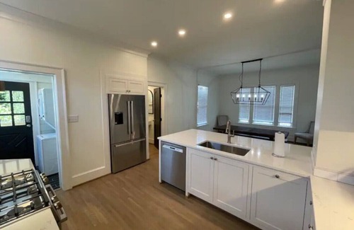 Five Points South House | Downtown Birmingham | King Bed | Smart TV