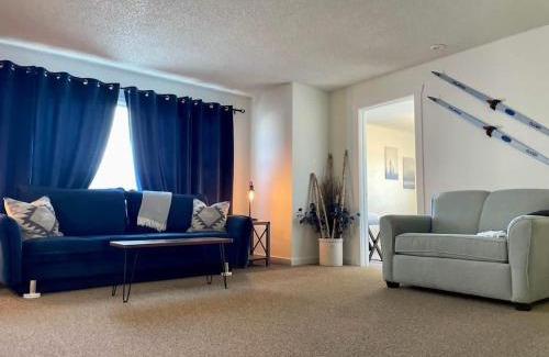 Ironwood House | Downtown Blue Room at Villages on Aurora