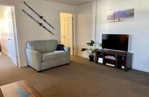 Ironwood House | Downtown Blue Room at Villages on Aurora