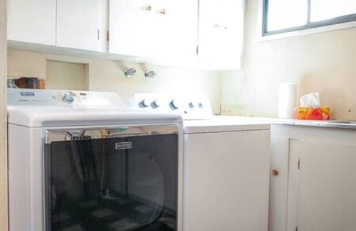 Baker City House | Downtown Bungalow - Cozy Downtown Home Sleeps 8! Local Golfing 50% Off!