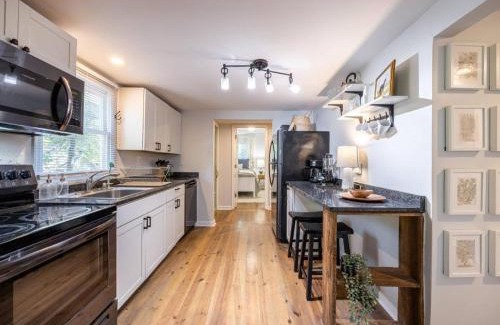 Athens House | Downtown Bungalow Less than 1.5 Miles to UGA