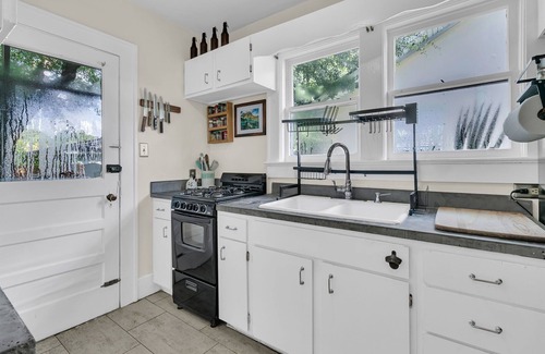Wagener Terrace House | Downtown Bungalow with Fenced Yard, Walkable to Restaurants, Dog Friendly
