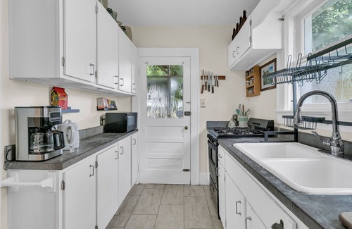 Wagener Terrace House | Downtown Bungalow with Fenced Yard, Walkable to Restaurants, Dog Friendly