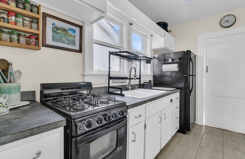 Wagener Terrace House | Downtown Bungalow with Fenced Yard, Walkable to Restaurants, Dog Friendly