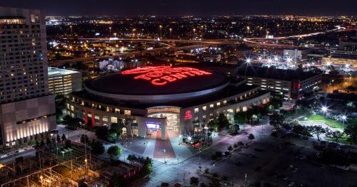 Central Business District Apartment | Downtown Bunkhouse Toyota Center George R Brown Convention Center