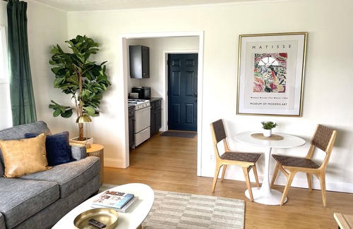 Carbondale Condo | Downtown Carbondale. Cozy and Cheery Abode - NEW-