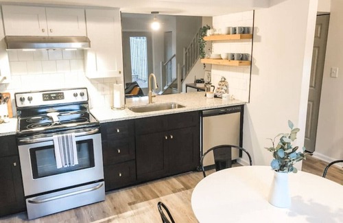 Taylor's Pond House | Downtown Cary Newly Renovated Townhome