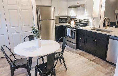 Taylor's Pond House | Downtown Cary Newly Renovated Townhome