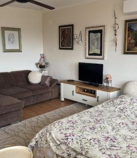Kazanlak Apartment | DOWNTOWN Central Apartment Guesthouse with Full Kitchen, Panoramic Views, Self Check-in & Free Parking, Kazanlak Best!