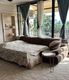 Kazanlak Apartment | DOWNTOWN Central Apartment Guesthouse with Full Kitchen, Panoramic Views, Self Check-in & Free Parking, Kazanlak Best!