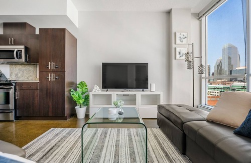 Mission District Condo | Downtown Chic Retreat | Elegant + Free Parking