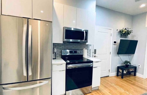 Center City Apartment | Downtown City Hall near Rittenhouse Square 1 BD