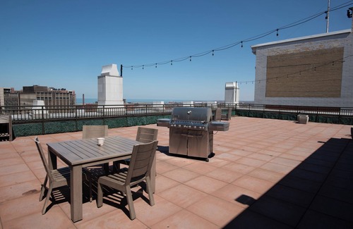 Downtown Cleveland Condo | Downtown Cleveland Condo W resort style amenities