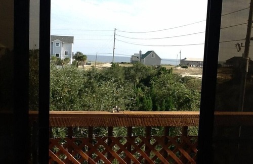 St. George Island House | Downtown, close to the beach, pet friendly!