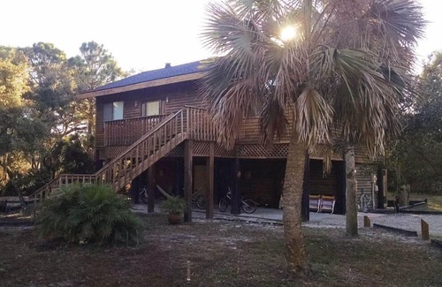 St. George Island House | Downtown, close to the beach, pet friendly!