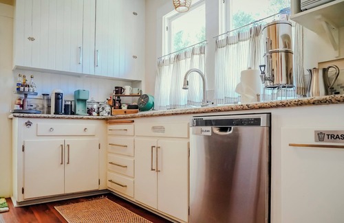 Clovis House | Downtown Clovis Vintage Charmern2-bedroom Private Home w/AC in charming Clovis