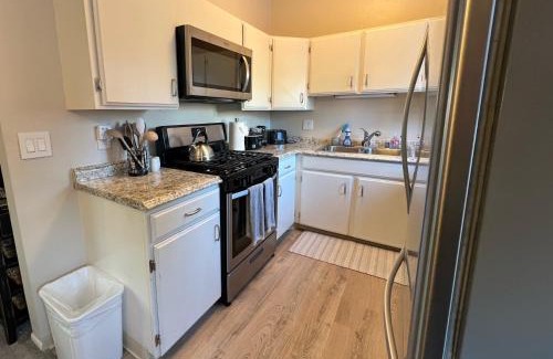 South Addition Apartment | Downtown Coastal Trail 2 BDR 1 BTH Sleeps 2-6